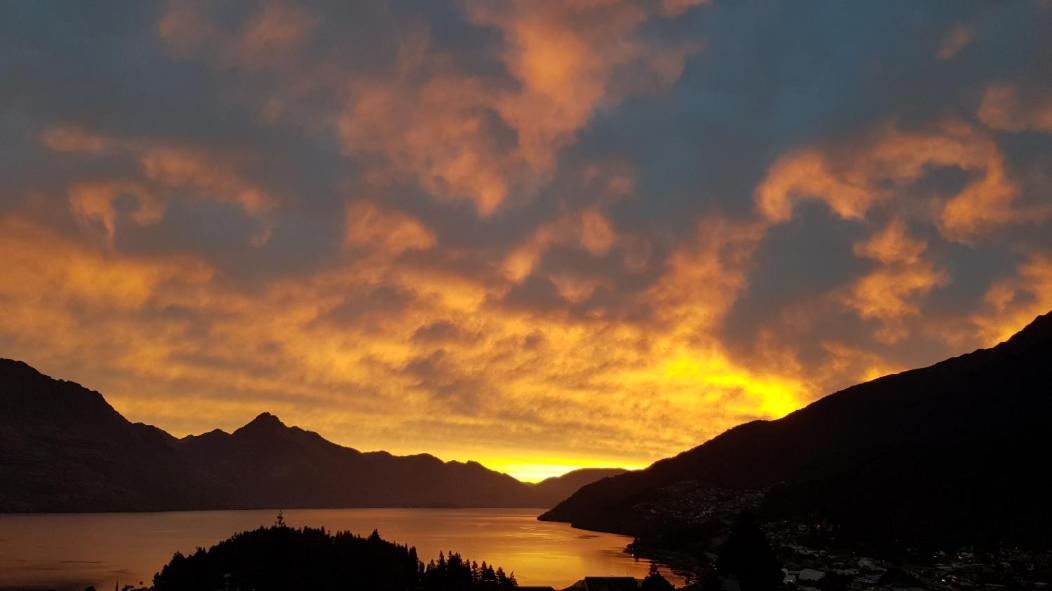 Spacious Home With Awesome Lake Views Distretto di Distretto di Queenstown Esterno foto