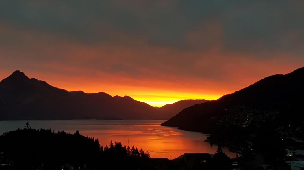Spacious Home With Awesome Lake Views Distretto di Distretto di Queenstown Esterno foto